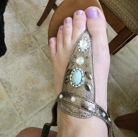 SUPER CUTE~ WOMENS~ MAURICES ~FLAT THONG SANDALS ~SIZE 8~ EXCELLENT CONDITION - Picture 10 of 14